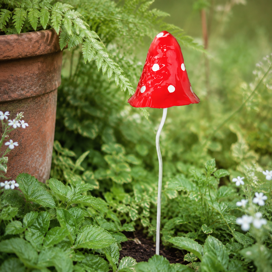 RED MUSHROOM GARDEN METAL STAKE