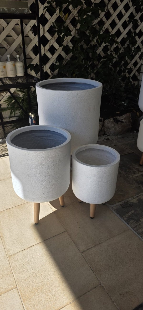 VELLUM WHITE TRIPOD POT