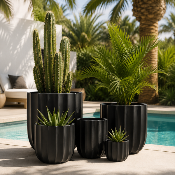 EMERSON BLACK PLANTER POT